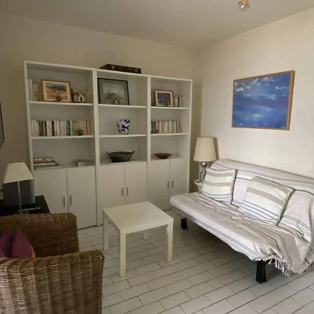 Apartment Deux-pieces Avec Loggia, 1 Chambre, Proche - Fr-1-750-7 *
